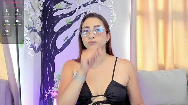 Snapshot of _LaraMom_ chatting on January 2026 07:38:01 PM LaraMom online show from January 2026 07:38:01 PM