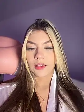 selenne schmitt online show from January 2025 02:06:02 AM