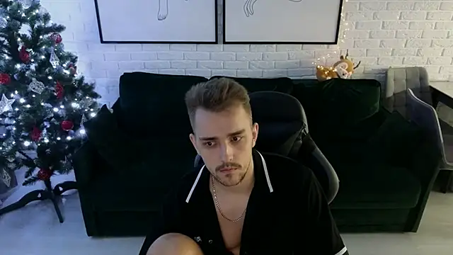 Snapshot of Larstar01 chatting on December 2024 03:37:02 AM Larstar01 online show from December 2024 03:37:02 AM