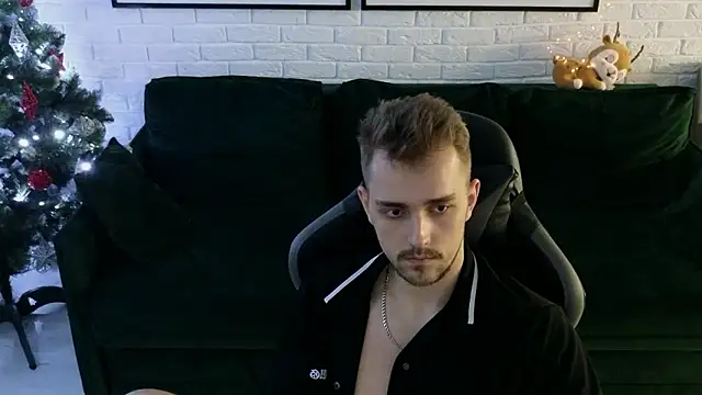 Snapshot of Larstar01 chatting on December 2024 04:36:02 AM Larstar01 online show from December 2024 04:36:02 AM