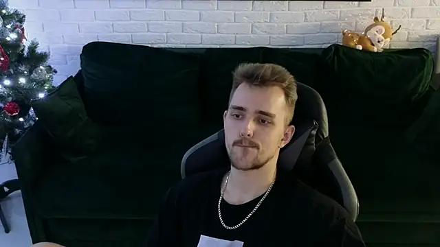 Snapshot of Larstar01 chatting on December 2024 05:00:01 AM Larstar01 online show from December 2024 05:00:01 AM