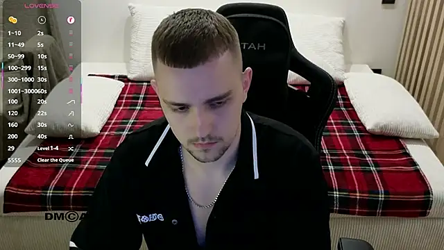 Larstar01 online show from March 2026 08:57:02 PM