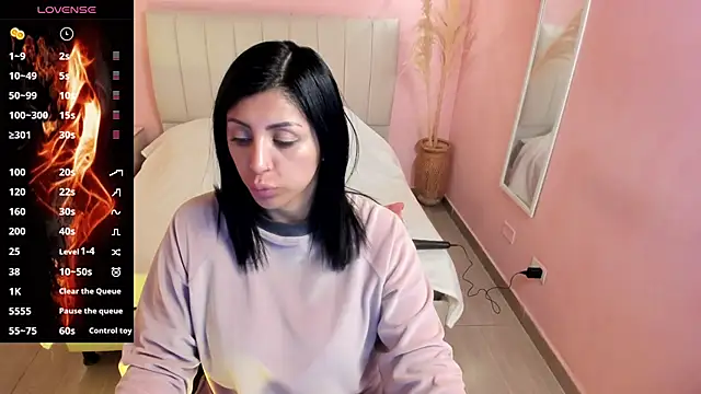 Snapshot of tiffani__love chatting on December 2024 12:20:02 PM tiffani love online show from December 2024 12:20:02 PM