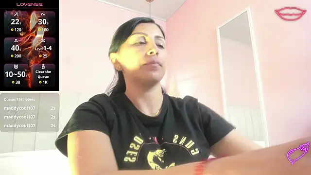 Snapshot of tiffani__love chatting on January 2025 12:48:02 PM tiffani love online show from January 2025 12:48:02 PM