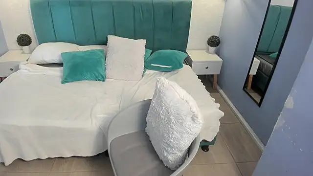 Snapshot of tiffani__love chatting on February 2025 12:00:02 PM tiffani love online show from February 2025 12:00:02 PM