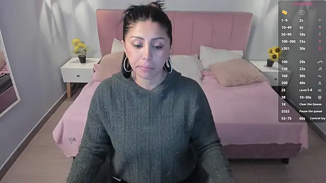 Snapshot of tiffani__love chatting on March 2025 12:35:02 PM tiffani love online show from March 2025 12:35:02 PM