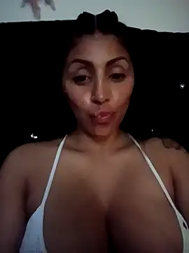 Snapshot of tiffani__love chatting on September 2025 02:22:02 AM tiffani love online show from September 2025 02:22:02 AM