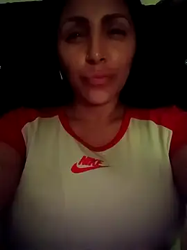 Snapshot of tiffani__love chatting on September 2025 02:13:02 AM tiffani love online show from September 2025 02:13:02 AM