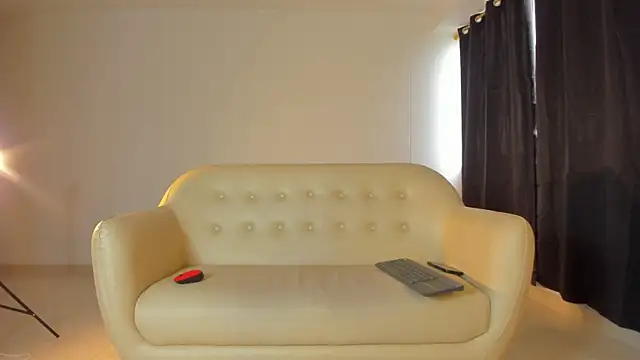 Snapshot of Emi_latingirl chatting on December 2025 09:22:02 PM Emi latingirl online show from December 2025 09:22:02 PM