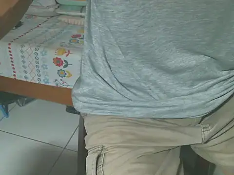 Snapshot of triangle0623 chatting on October 2025 09:24:02 AM triangle0623 online show from October 2025 09:24:02 AM