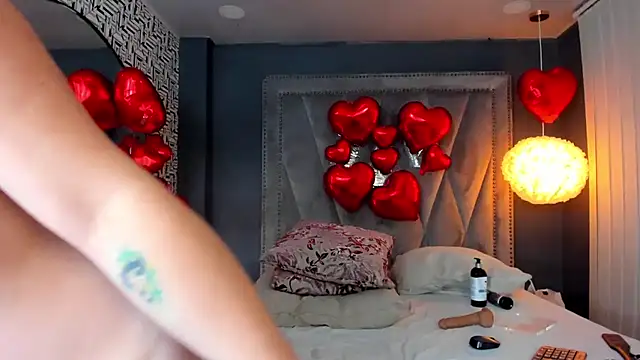 nahomi sweett online show from February 2025 02:04:01 PM