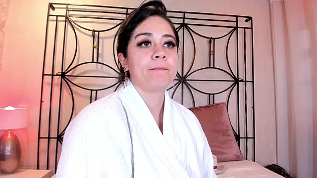 nahomi sweett online show from March 2025 05:52:01 PM