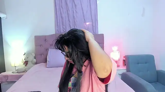 Snapshot of Latinabombsheell chatting on March 2026 07:20:02 PM Latinabombsheell online show from March 2026 07:20:02 PM