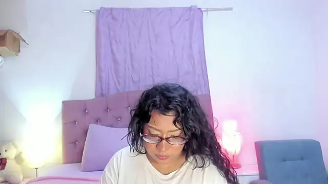 Snapshot of Latinabombsheell chatting on March 2026 04:35:01 AM Latinabombsheell online show from March 2026 04:35:01 AM