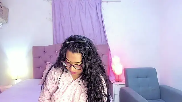 Latinabombsheell online show from April 2026 04:06:01 AM
