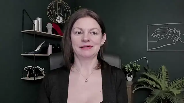 Snapshot of VivianWILD chatting on February 2026 07:03:02 AM VivianWILD online show from February 2026 07:03:02 AM