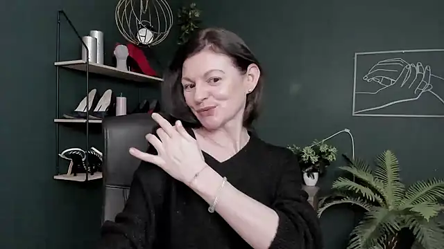 Snapshot of VivianWILD chatting on March 2026 06:43:02 AM VivianWILD online show from March 2026 06:43:02 AM