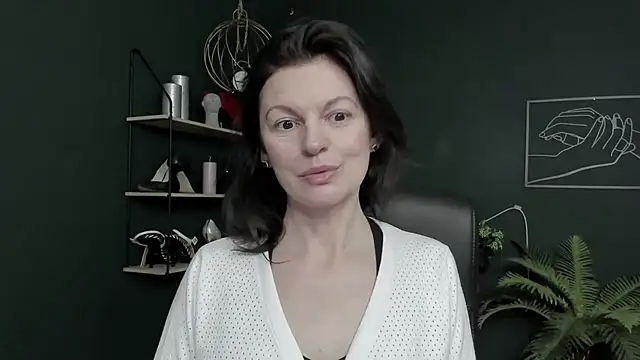 Snapshot of VivianWILD chatting on March 2026 07:56:02 AM VivianWILD online show from March 2026 07:56:02 AM