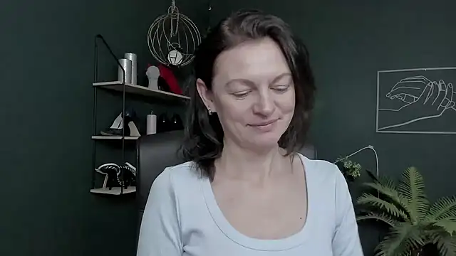 Snapshot of VivianWILD chatting on March 2026 06:52:02 AM VivianWILD online show from March 2026 06:52:02 AM