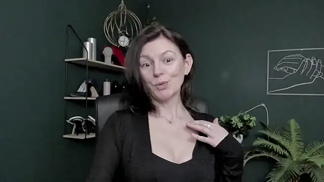 Snapshot of VivianWILD chatting on March 2026 06:41:02 AM VivianWILD online show from March 2026 06:41:02 AM