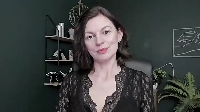 Snapshot of VivianWILD chatting on March 2026 07:12:01 AM VivianWILD online show from March 2026 07:12:01 AM