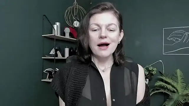 Snapshot of VivianWILD chatting on March 2026 07:47:02 AM VivianWILD online show from March 2026 07:47:02 AM