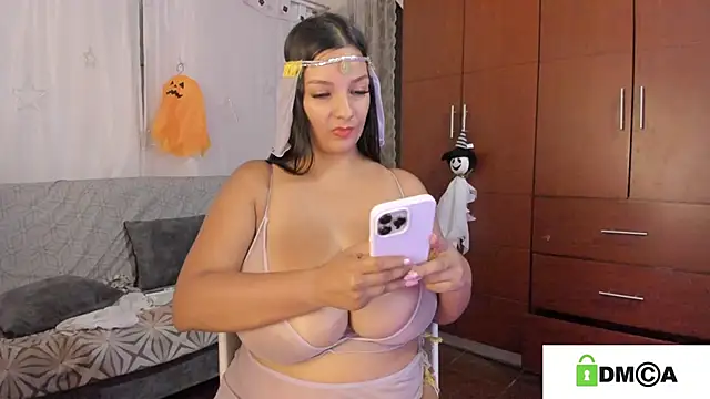 loreth J online show from October 2025 10:07:02 PM