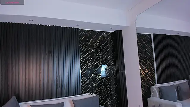 saracorraless online show from September 2025 10:51:01 AM