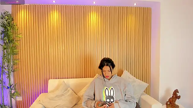 saracorraless online show from September 2025 11:04:01 AM