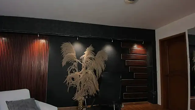 saracorraless online show from October 2025 11:35:01 AM