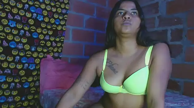 Giselabrunette25 online show from December 2024 03:44:01 PM