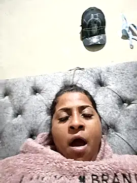 Giselabrunette25 online show from May 2026 04:51:02 AM