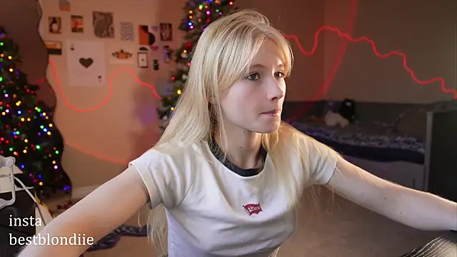 Snapshot of bestblonde chatting on December 2024 06:13:01 PM bestblonde online show from December 2024 06:13:01 PM