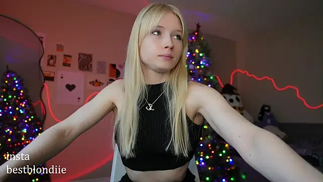 Snapshot of bestblonde chatting on January 2025 05:05:02 PM bestblonde online show from January 2025 05:05:02 PM