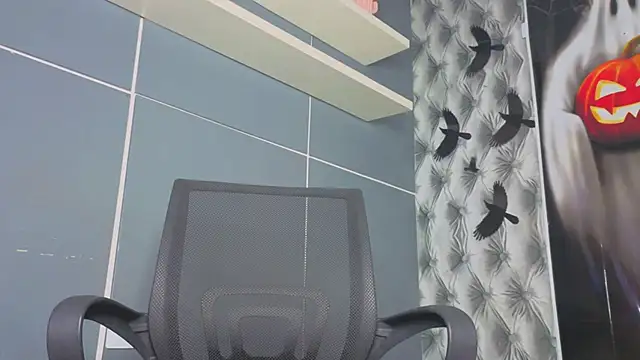 Snapshot of Hilary-banks chatting on October 2025 05:18:01 AM Hilary-banks online show from October 2025 05:18:01 AM