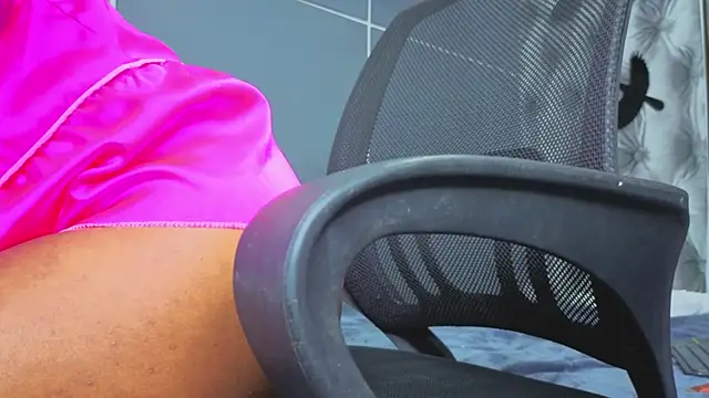 Snapshot of Hilary-banks chatting on October 2025 04:53:01 AM Hilary-banks online show from October 2025 04:53:01 AM