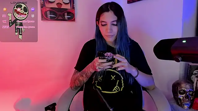 sofi pretty uwu- online show from April 2026 02:27:02 AM