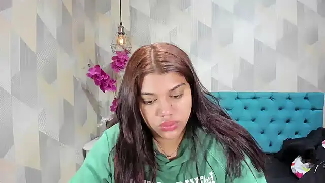 Snapshot of LindaBreeS chatting on September 2025 01:13:01 PM LindaBreeS online show from September 2025 01:13:01 PM