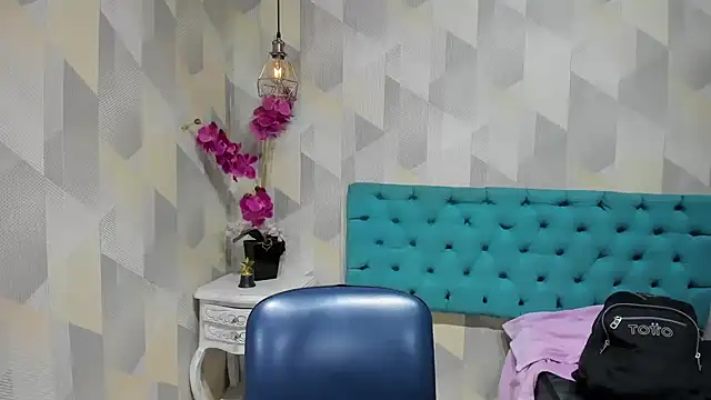 Snapshot of LindaBreeS chatting on October 2025 03:18:01 PM LindaBreeS online show from October 2025 03:18:01 PM