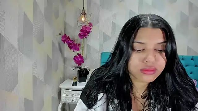 Snapshot of LindaBreeS chatting on October 2025 12:57:02 PM LindaBreeS online show from October 2025 12:57:02 PM