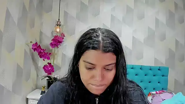 Snapshot of LindaBreeS chatting on October 2025 01:43:02 PM LindaBreeS online show from October 2025 01:43:02 PM