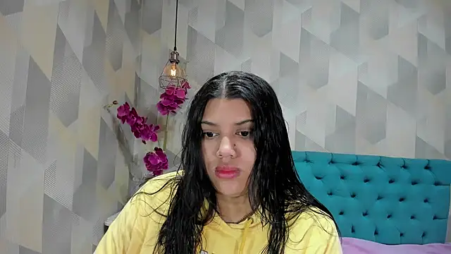 Snapshot of LindaBreeS chatting on October 2025 01:00:02 PM LindaBreeS online show from October 2025 01:00:02 PM