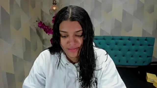 Snapshot of LindaBreeS chatting on October 2025 01:29:01 PM LindaBreeS online show from October 2025 01:29:01 PM