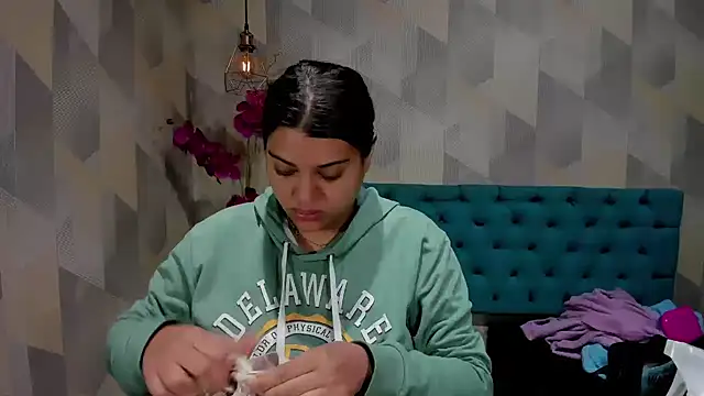 Snapshot of LindaBreeS chatting on October 2025 12:33:01 PM LindaBreeS online show from October 2025 12:33:01 PM