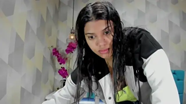 Snapshot of LindaBreeS chatting on November 2025 12:29:02 PM LindaBreeS online show from November 2025 12:29:02 PM