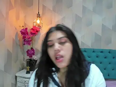 Snapshot of LindaBreeS chatting on November 2025 10:12:02 AM LindaBreeS online show from November 2025 10:12:02 AM