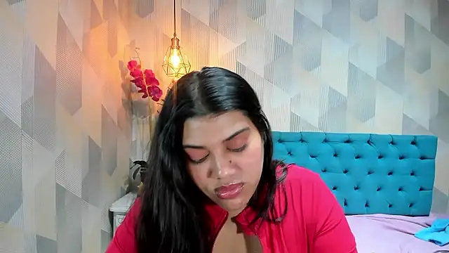 Snapshot of LindaBreeS chatting on June 2026 02:33:01 PM LindaBreeS online show from June 2026 02:33:01 PM