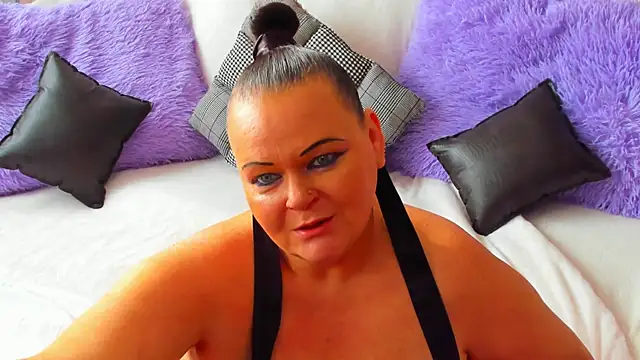 Snapshot of MilanaBiegert chatting on October 2025 08:20:01 AM MilanaBiegert online show from October 2025 08:20:01 AM