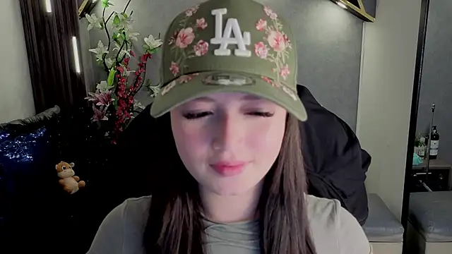 Snapshot of almma_shy chatting on September 2025 01:48:02 PM almma shy online show from September 2025 01:48:02 PM