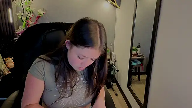 Snapshot of almma_shy chatting on October 2025 03:21:01 PM almma shy online show from October 2025 03:21:01 PM